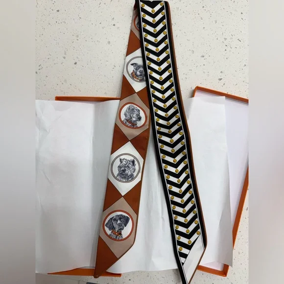 NWT 🐕 Colliers Et Chiens Silk Twilly Scarf Motif - Picture 2 of 4